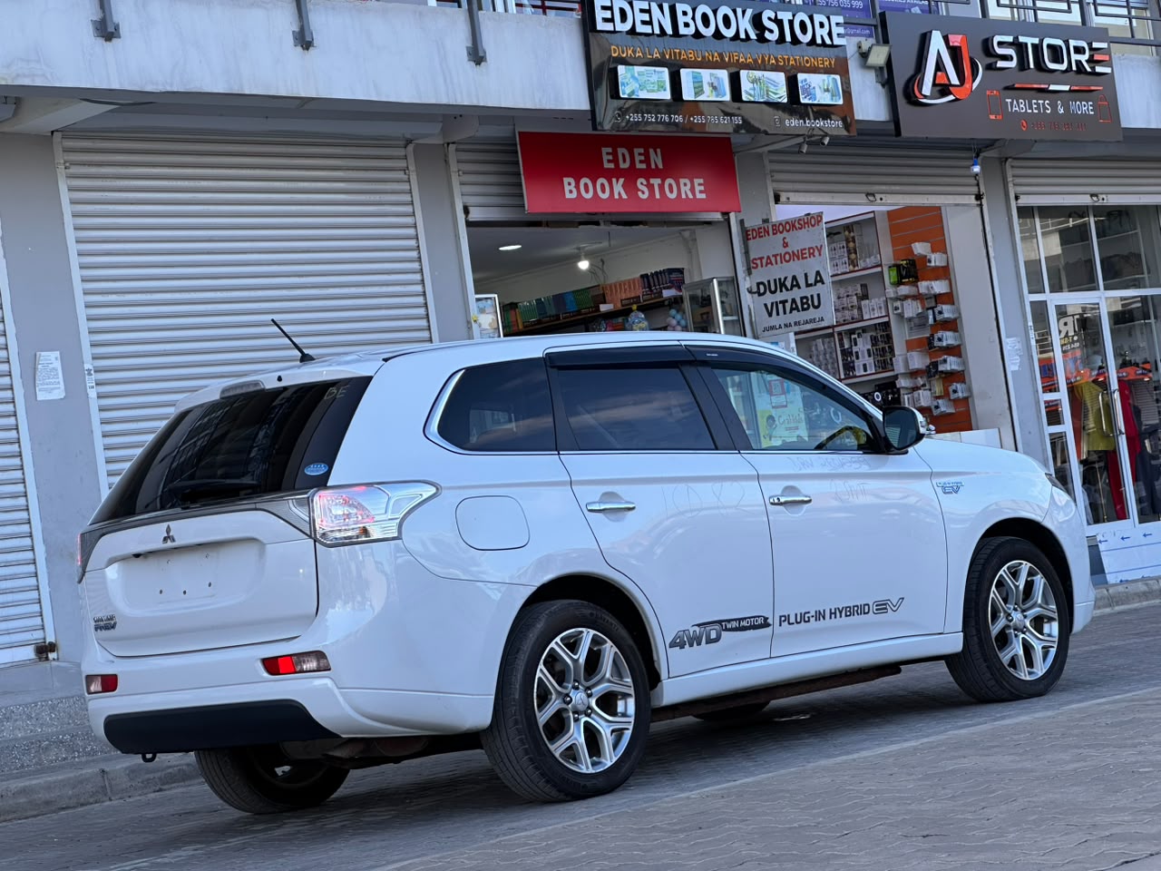 MITSUBISHI OUTLANDER thumbnail 7